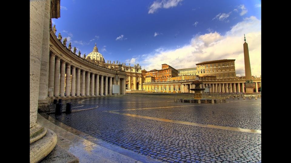 Rome: Private Night Tour by Chauffeur-Driven Vehicle - Colosseum Photo Stop: The Night Lighting Advantage
