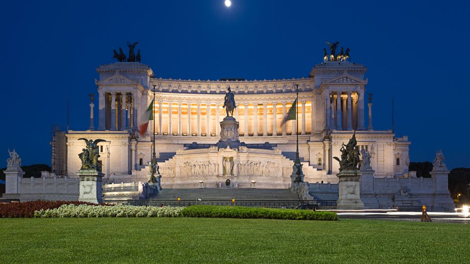 Rome: Squares and Fountains Walking Guided Tour - Pantheon: seeing an ancient dome with modern eyes