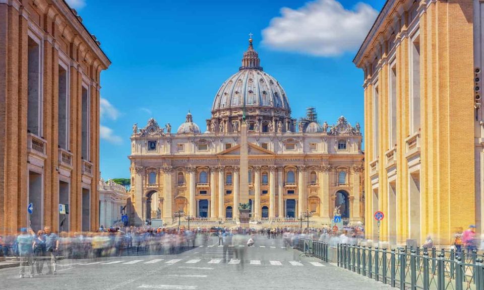 Rome: St. Peter's Basilica and Papal Tombs Walking Tour - Meeting outside Best In Rome Tour: find the green-and-pink logo