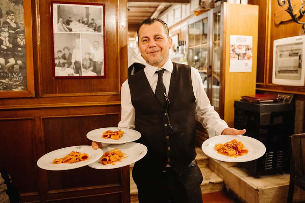 Rome: Trastevere Food, Wine & Spritz Evening Tour - Stop-by-stop: how the evening builds from salty to sweet