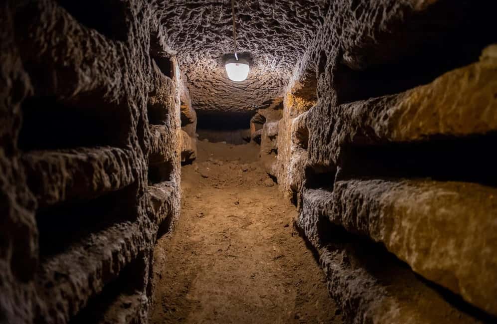 Rome: Underground Catacombs Guided Tour with Transfer - The guided walk: tunnels, chambers, and names you can connect to people