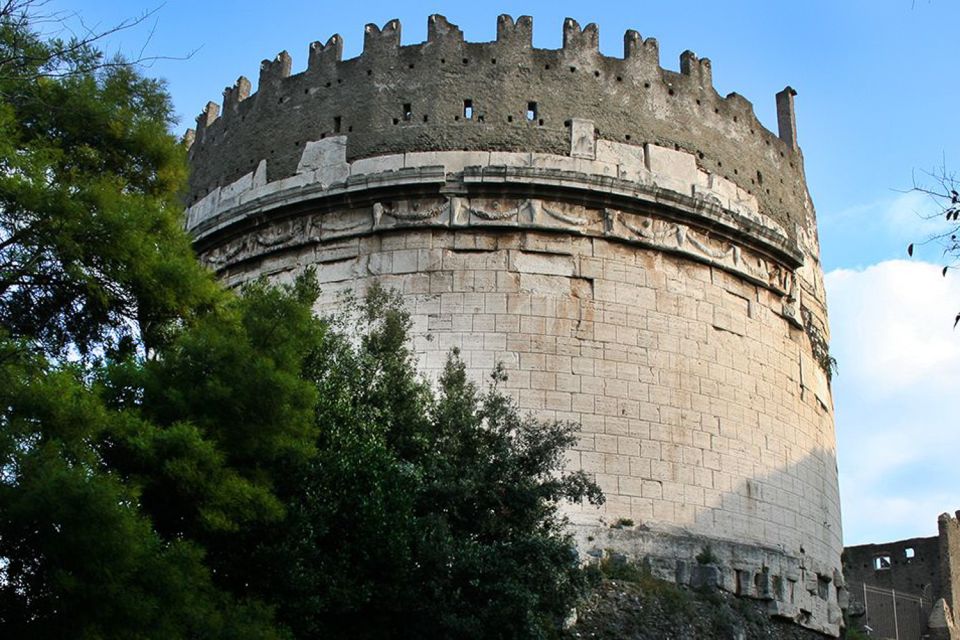 Secrets Below Rome: Tour Catacombs and Ancient Appian Way - Villa di Massenzio: a quick stop with Roman-era atmosphere