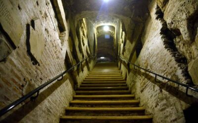 Vatican tour : Holy Jubilee Doors and Tomb of Pope Francis - Holy Doors: What Makes Them Different in the Jubilee Year