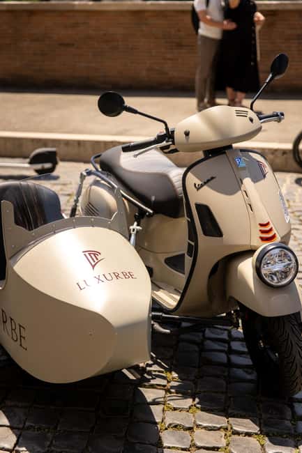 Vespa Sidecar Tour: Highlights of Rome - Pantheon and Piazza Navona: ancient Rome meets the arts crowd