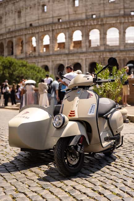 Vespa Sidecar Tour: Highlights of Rome - Piazza Venezia to the Vatican: the big scale of Rome